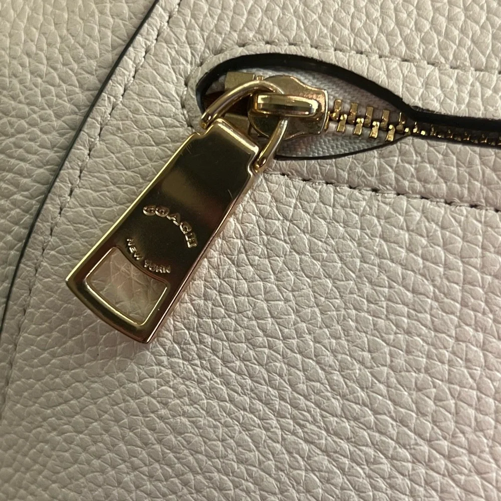Coach ‼️‼️LIKE NEW ‼️‼️‼️pebbled leather Cream Crossbody Bag with Straps♥️♥️♥️ - Picture 7 of 17